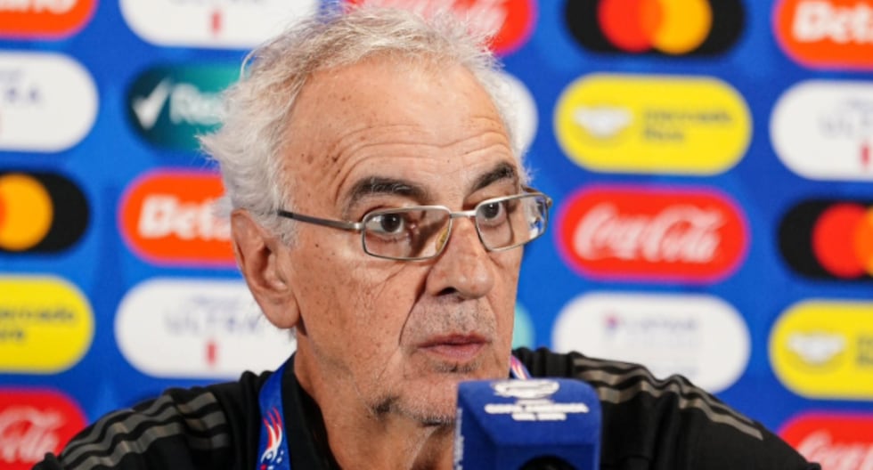 Jorge Fossati asumió como técnico de la selección a inicios de año tras la salida de Juan Reynoso. (Foto: FPF)