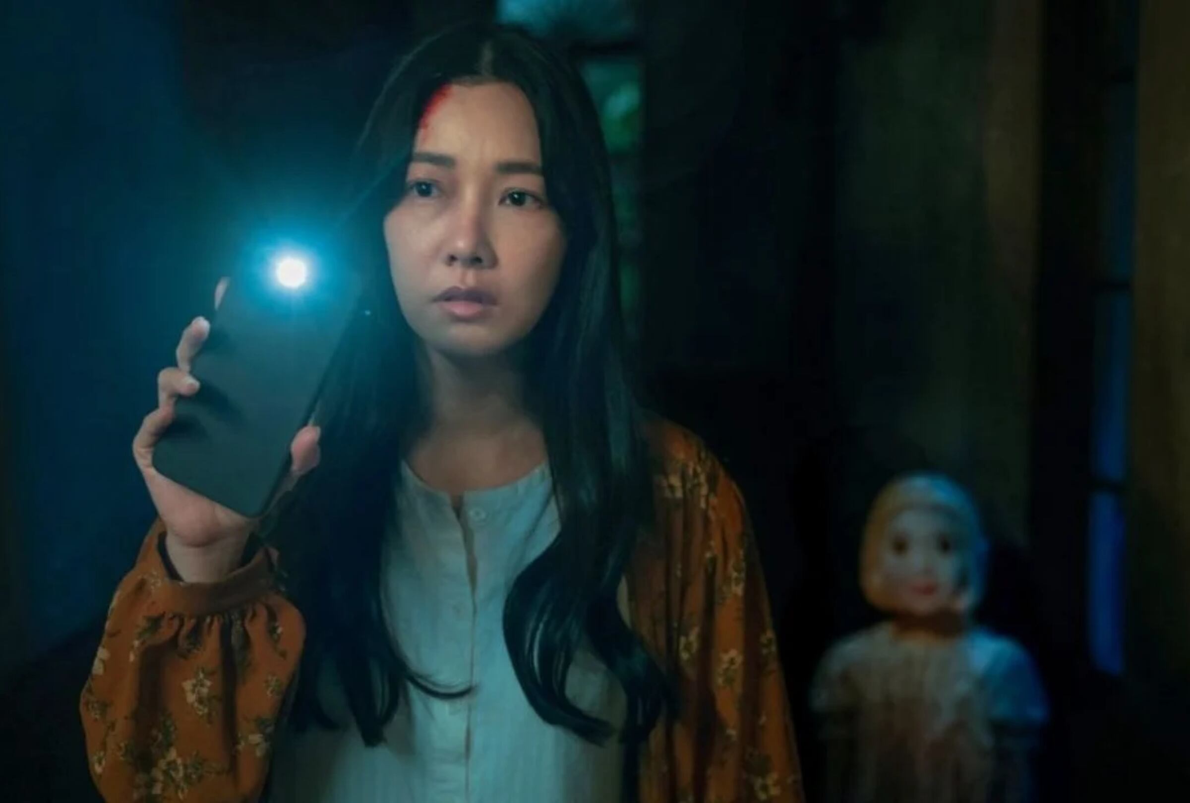 Woranuch BhiromBhakdi como Varee en la serie "No vengas a casa" (Foto: Netflix)