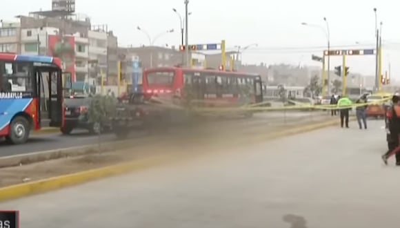 La policía acordonó la zona para iniciar las diligencias. Foto: captura Tv Perú