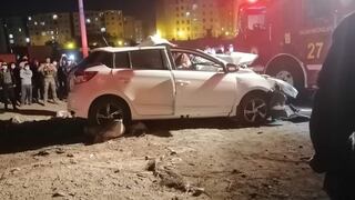 Chiclayo: dos personas fallecieron tras terrible choque entre auto y tráiler