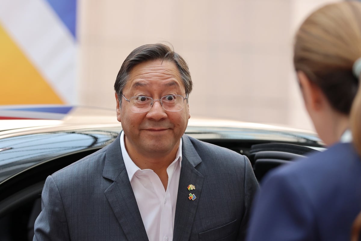 El presidente de Bolivia, Luis Arce, llega para el segundo día de la Cumbre UE-CELAC de Jefes de Estado y de Gobierno en Bruselas, Bélgica, el 18 de julio de 2023. (Foto de EFE/EPA/JULIEN WARNAND)