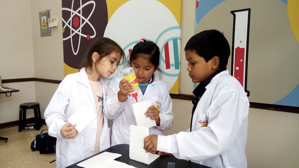 Talleres de Steam en Universidad Cayetano Heredia.