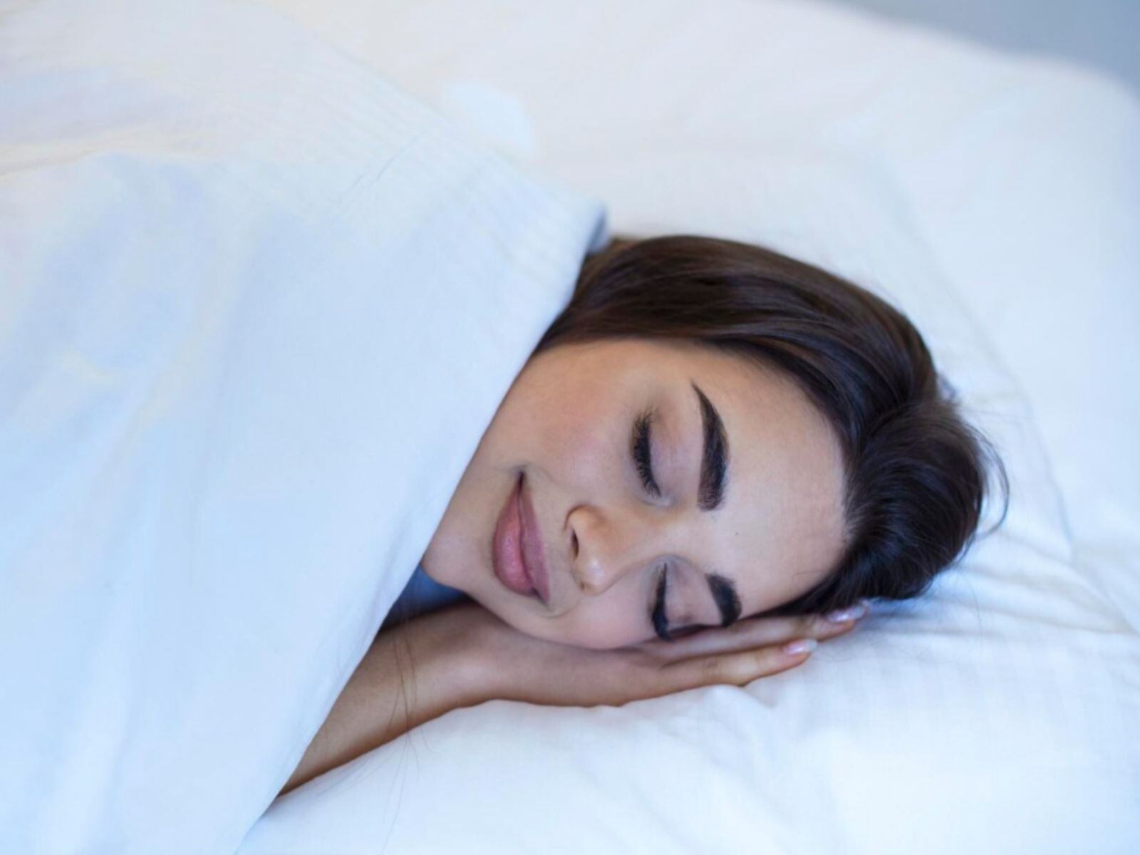 De dormir en la hora adecuada, gozarás de un mejor sueño y te despertarás con mayor energía. (Crédito: Freepik / Imagen referencial)