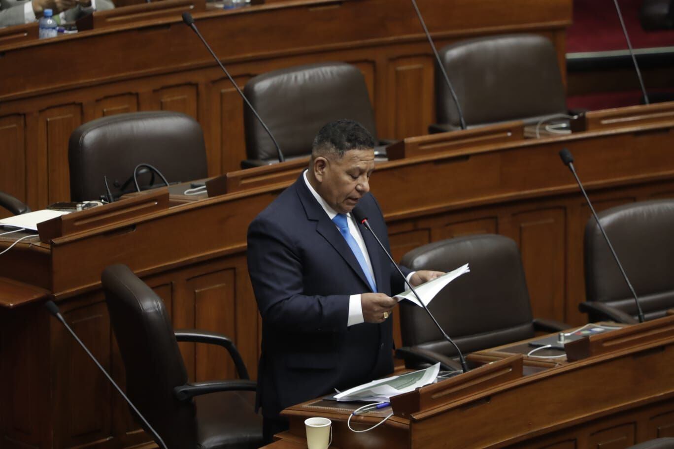 El congresista Esdras Medina durante la sustentación de su informe contra la JNJ. Foto: GEC / Hugo Pérez