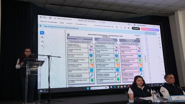 En todos los diseños, las cédulas contienen un código de barras que sirve para identificar la circunscripción electoral a la que corresponden, a fin de aumentar la seguridad y eficacia del proceso. (Foto: ONPE)