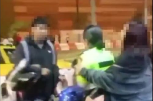 Mujer policía fue agredida por pareja que invadió carril del Metropolitano en el Cercado de Lima. (Foto: Captura de video)