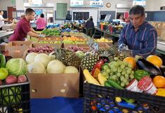 Miles de latinos abarrotan los bancos de comida en Estados Unidos ante la asfixiante inflación