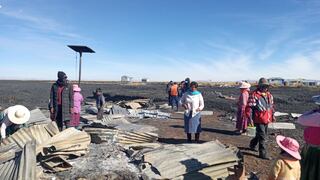 Los Uros: voraz incendio arrasó con viviendas de islas flotantes de Puno | FOTOS 