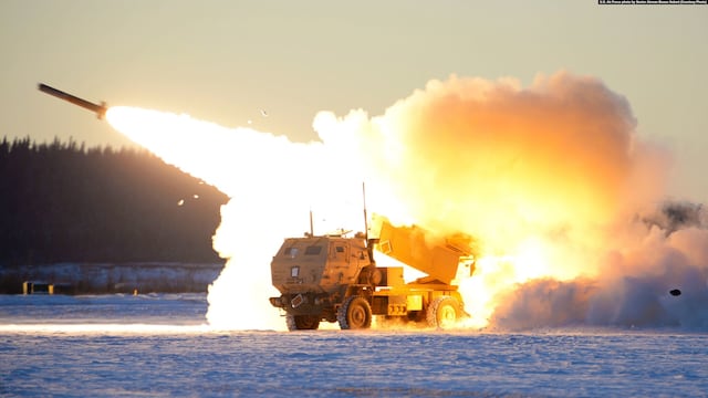 Ucrania señala haber destruido 4 lanzamisiles S-400 en ataque a base rusa de Crimea