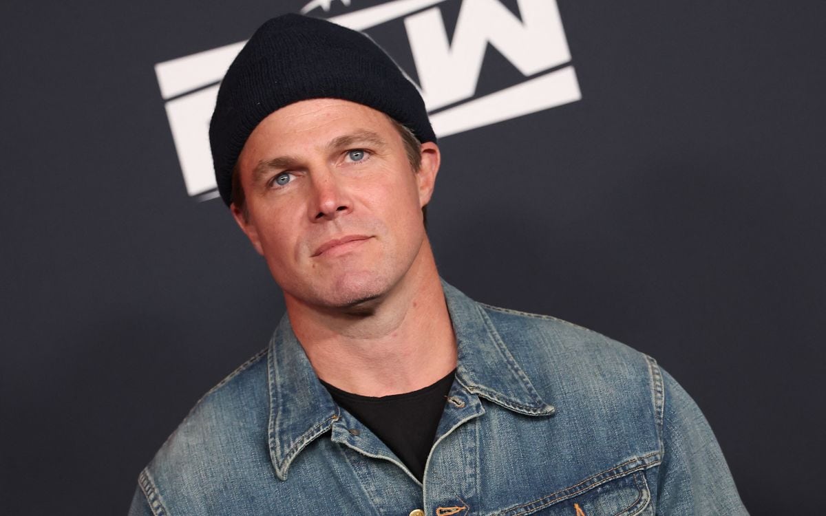El actor canadiense Stephen Amell asiste al estreno de "WWE Monday Night RAW" de Netflix en el Intuit Dome de Inglewood, California, el 6 de enero de 2025 (Foto: Michael Tran / AFP)