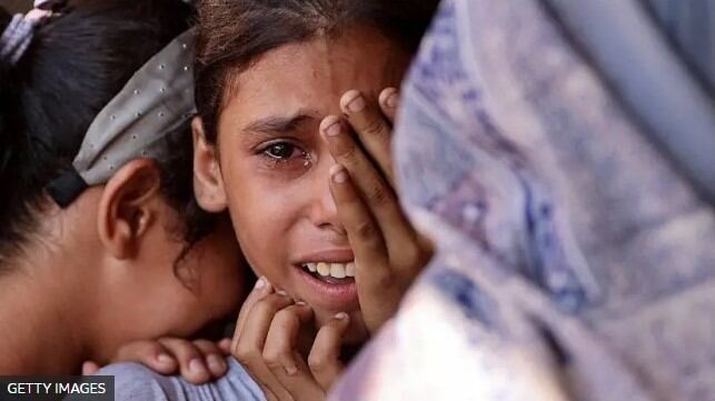 "Los pasillos de los hospitales están llenos de civiles, de madres, de niños, todos con brutales heridas de guerra". (Getty Images).