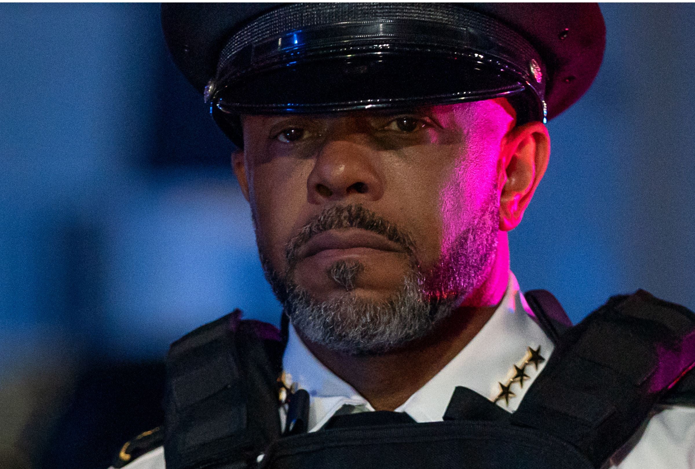 Rockmond Dunbar como el jefe Wilson en una escena de la película “Harta” (Foto: Netflix)