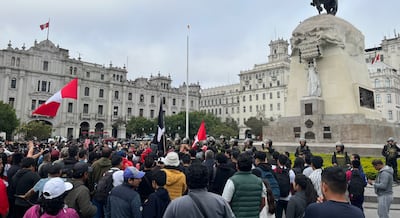 Ciudadanos marchan contra reforma de pensiones: denuncian que favorece a las AFP