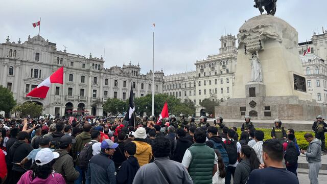Ciudadanos marchan contra reforma de pensiones: denuncian que favorece a las AFP