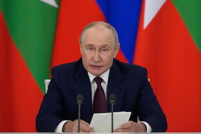 Putin reconoce daños por ataques ucranianos en Rusia pero dice que no son graves