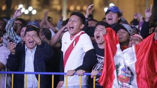 Plaza de Armas: así alentaron hinchas a la selección peruana