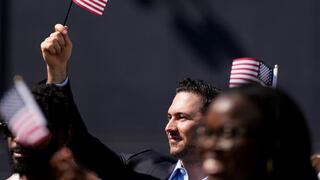 Los requisitos que deben cumplir los residentes en Estados Unidos para evitar problemas migratorios, según experta