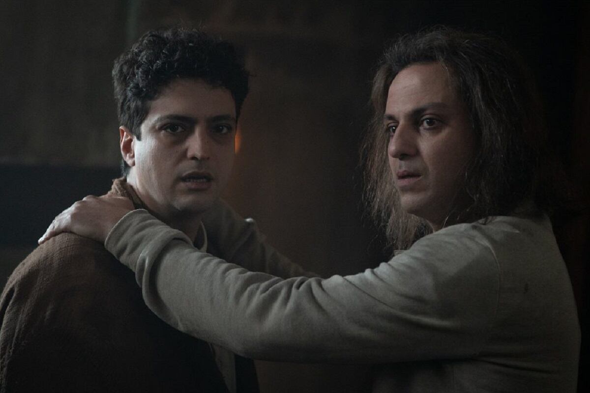 Taner Ölmez como Ziya y Erkan Kolçak Köstendil como el doctor Ishan en la serie turca "Criatura" (Foto: Netflix)