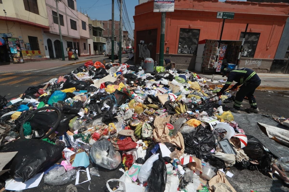 Ciudadanos pueden reportar acumulación de basura en sus distritos a través de aplicativo móvil del OEFA. (Foto: Alessandro Currarino/@photo.gec)