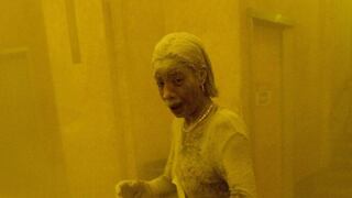 11S: La icónica foto de Marcy Borders, la "dust lady" cubierta de polvo tras los ataques