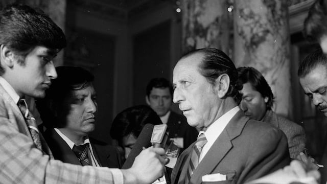 En julio de 1980, Alejandro Miró Quesada Garland fue repuesto en su cargo de director, junto con su primo Aurelio Miró Quesada Sosa. Pero vivieron seis años alejados de su diario, y eso no se olvida fácilmente. (Foto: Archivo Histórico de El Comercio)