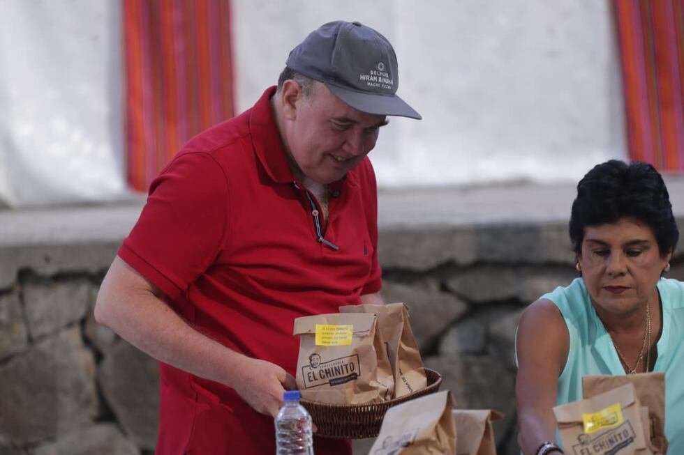 Rafael López Aliaga en su desayuno electoral.
