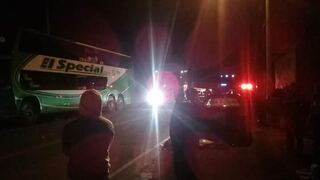 Áncash: un muerto y tres heridos dejó choque entre auto y bus en Recuay