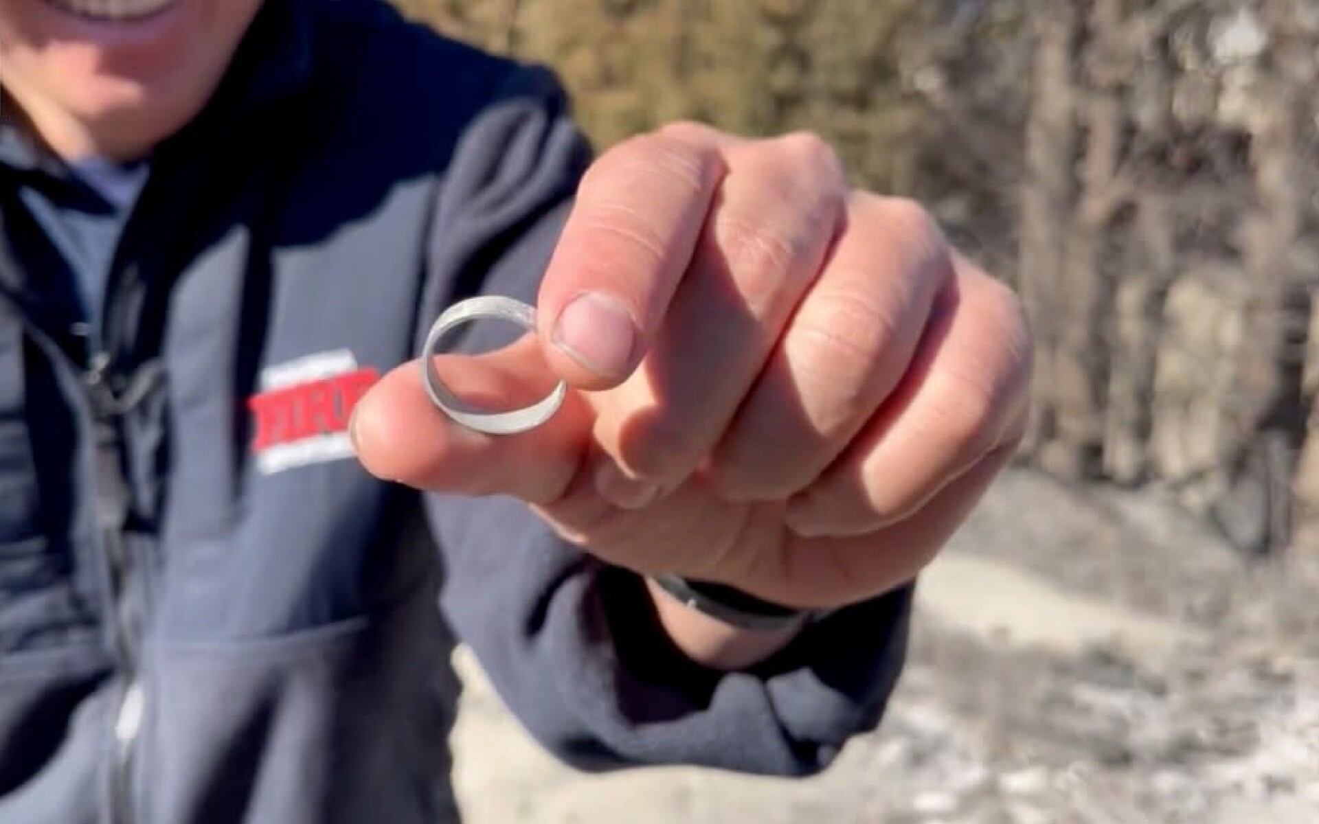 Yu dijo que no le había dicho a su esposa que el anillo se había perdido inicialmente con la casa. | Crédito: CNN