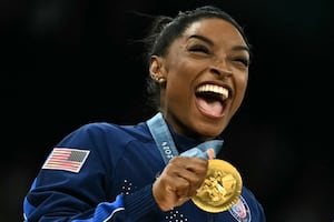 La emoción de Simone Biles al ganar su primera medalla de oro en París 2024