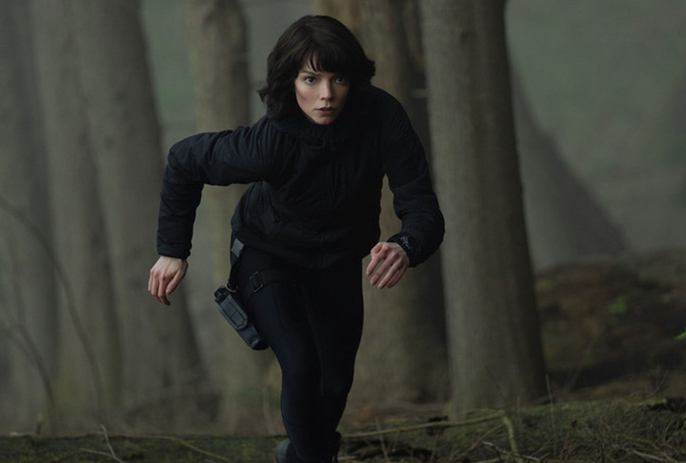 Anya Taylor-Joy interpreta a Drasa, una francotiradora que es enviada a custodiar uno de los lados del abismo en "The Gorge" (Foto: Apple TV+)