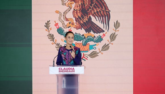 La candidata presidencial de México por el partido Morena, Claudia Sheinbaum, habla con sus partidarios tras los resultados de las elecciones generales en un hotel de la Ciudad de México, el 3 de junio de 2024. (Foto de Gerardo Luna/AFP)