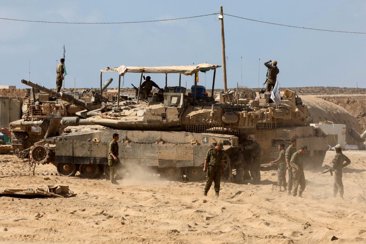 Tropas israelíes se despliegan en la valla fronteriza con la Franja de Gaza, en el sur de Israel, el 9 de septiembre de 2025. Foto: Jack GUEZ / AFP