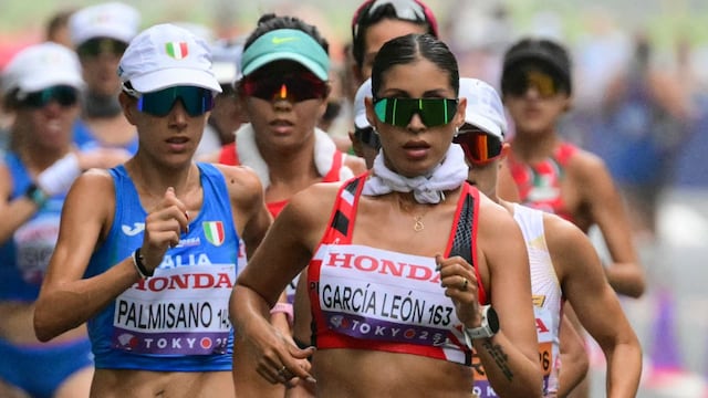 Kimberly García estuvo siempre en el pelotón líder, incluso siendo cabeza de la prueba. En los últimos kilómetros fue cayendo de lugar. (Foto: AFP)