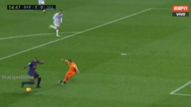 Barcelona vs. Valladolid: Boateng se resbaló al momento de una jugada de peligro