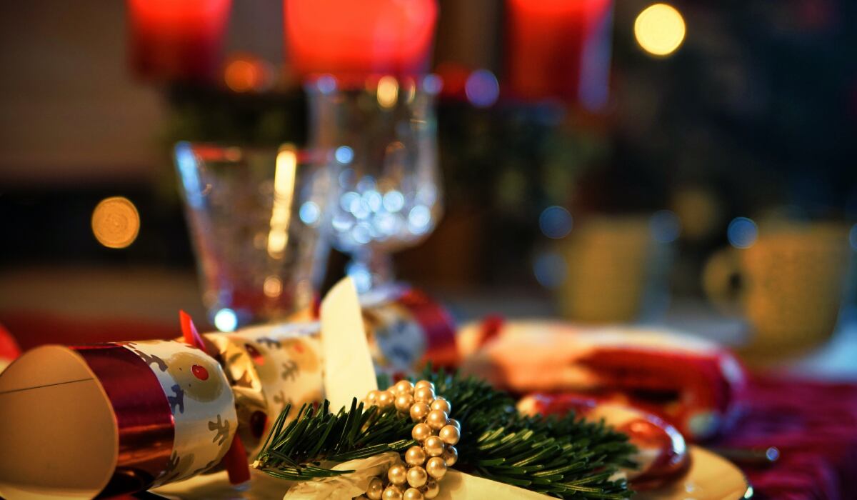 La decoración navideña de la mesa es un aspecto que no se debe descuidar. (Imagen: Johannes Plenio / Pexels)