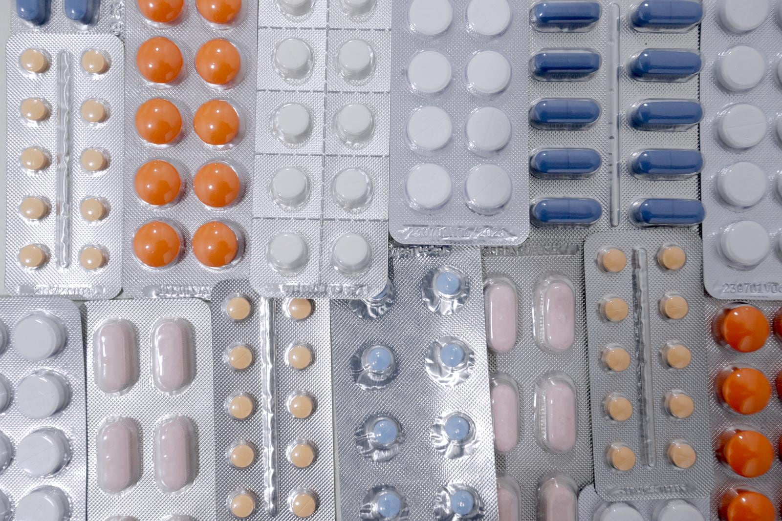 Medidas tienen como objetivo común el “establecer medidas de protección para los consumidores y promover el acceso universal a los productos farmacéuticos genéricos". (Foto: Alessandro Currarino)