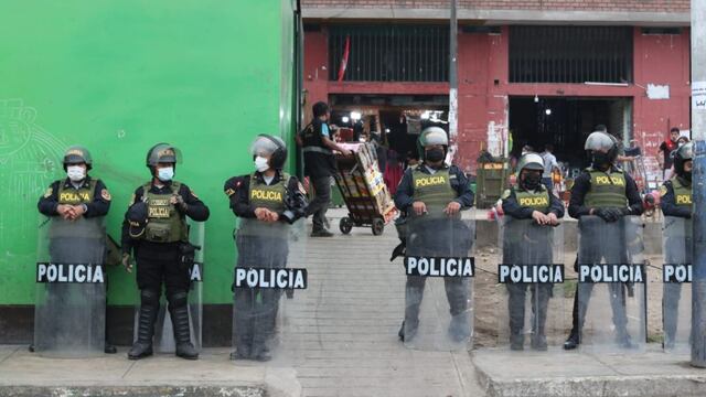 Comerciantes informales fueron retirados de la avenida Caquetá en operativo | FOTOS 