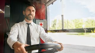 Licencia de conducir comercial en Illinois: cuáles son los requisitos y pasos a seguir para tramitar el documento