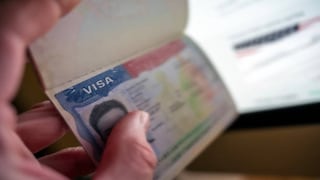 EE. UU. lanza advertencia a viajeros: HOY podrías perder tu visa si presentas pasaporte de esta forma