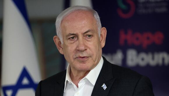 El primer ministro israelí, Benjamin Netanyahu, habla durante una conferencia de prensa en el centro médico Sheba Tel-HaShomer, en Ramat Gan, el 8 de junio de 2024. (Foto de JACK GUEZ / POOL / AFP)
