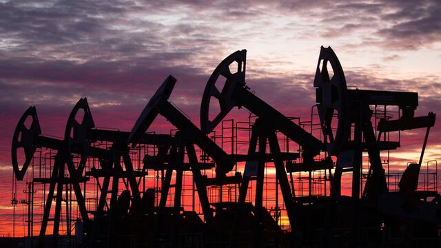 Precio del petróleo se dispara tras anuncio de recorte de la OPEP+