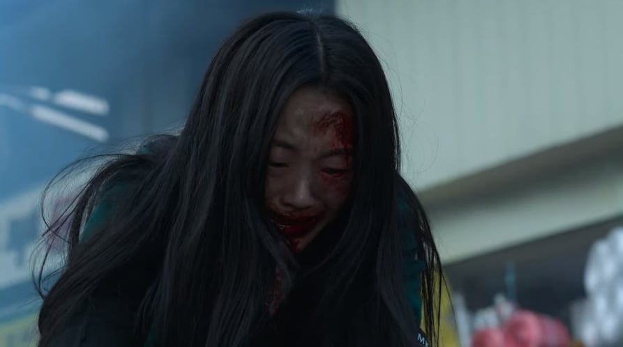 El personaje de Choi Nam-Ra en una escena fuerte dentro de "Estamos muertos". (Foto: Netflix).