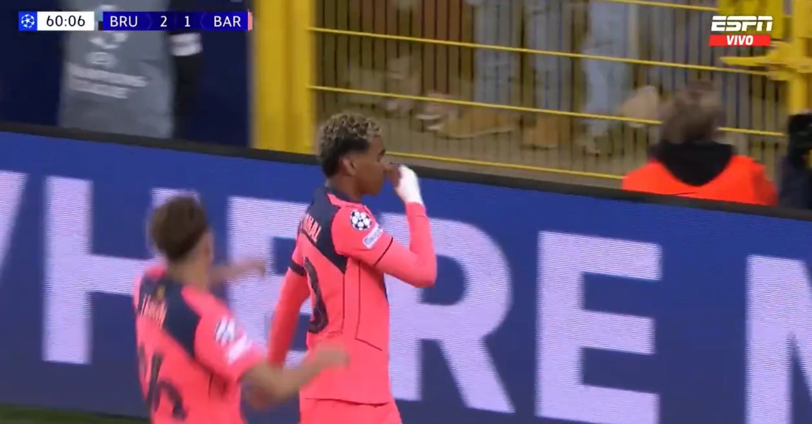 ¡Frotó la lámpara! Golazo de Lamine Yamal para el 2-2 del Barcelona vs. Brujas.