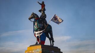 Chile removerá y restaurará estatua de Manuel Baquedano, que está en el epicentro de las protestas