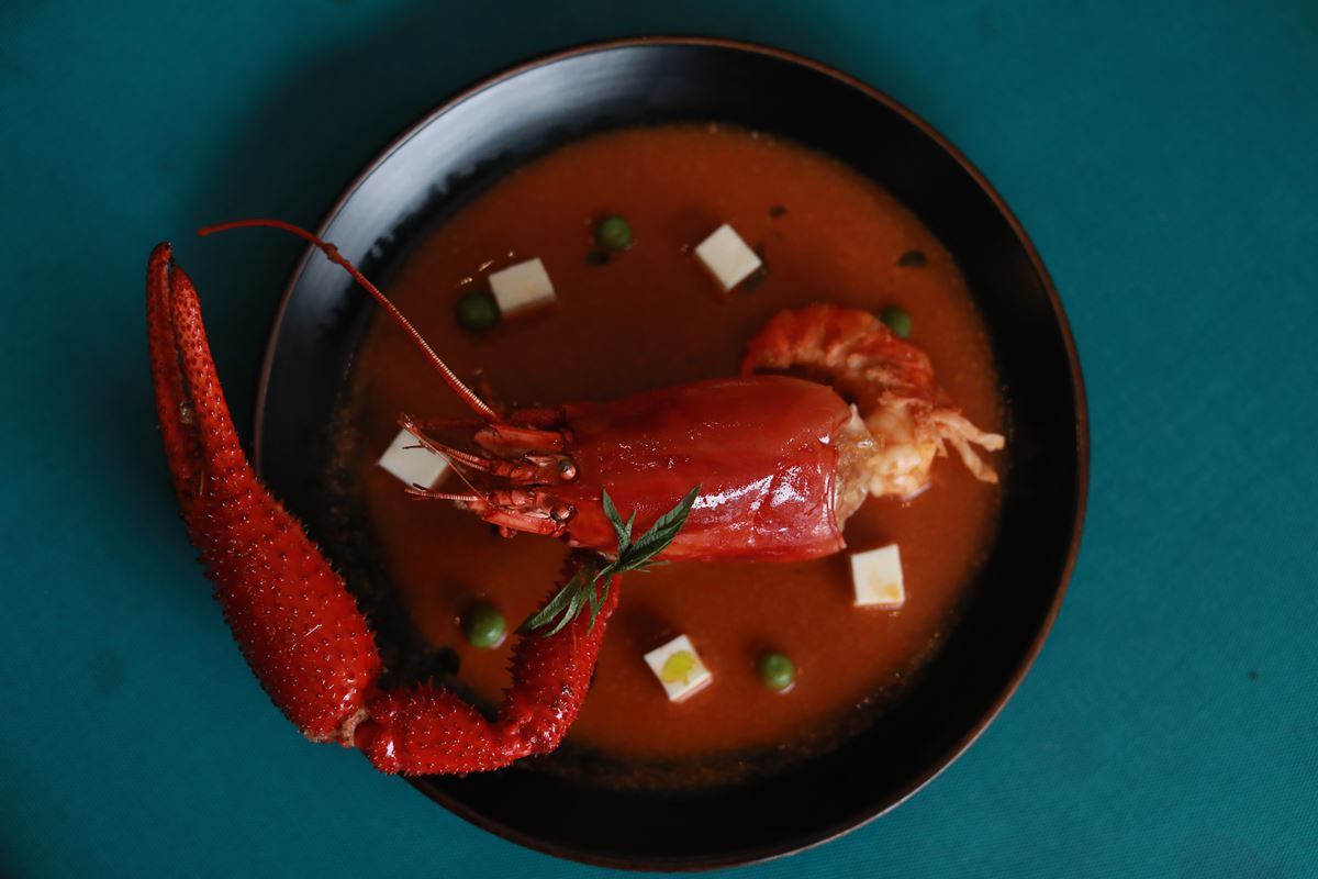 Seti López está a cargo de la cocina del restaurante Esperanza. Los platos caseros y de autor van de la mano. En la foto, salsa de chupe con camarón y queso arequipeño.