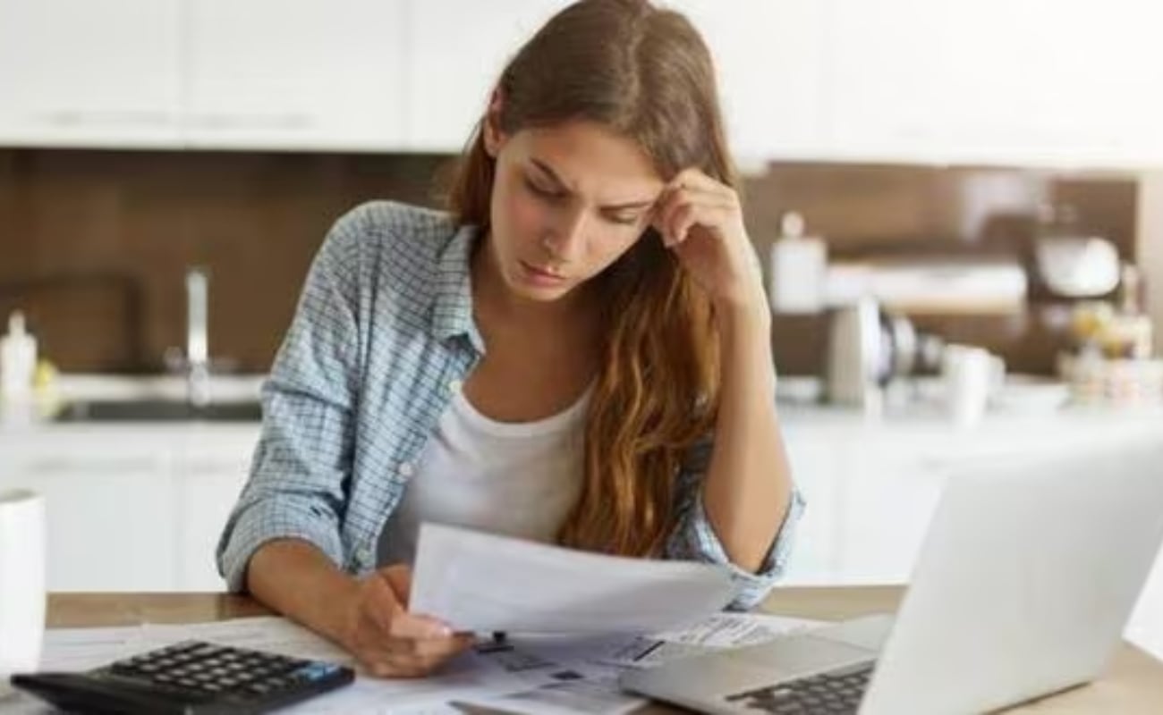 ¿Después de cuánto tiempo prescriben las deudas bancarias, según el Código Civil?