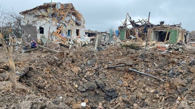 Bombardeos rusos destruyen un pueblo entero de 600 habitantes en Ucrania