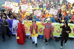 Cientos de mujeres salen a las calles en Pakistán para exigir más derechos