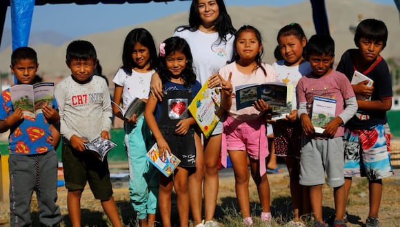 Mediante el proyecto Leyendo en Alto, Yamilet brinda talleres de lectura gratuitos para niños en los asentamientos humanos Vista Alegre, Barrios Altos y Alto Perú, en Casma.