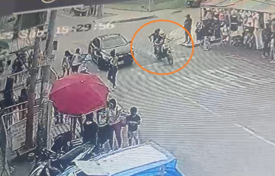 Cámaras de seguidad registraron imágenes del atentado afuera de Chepita Royal.